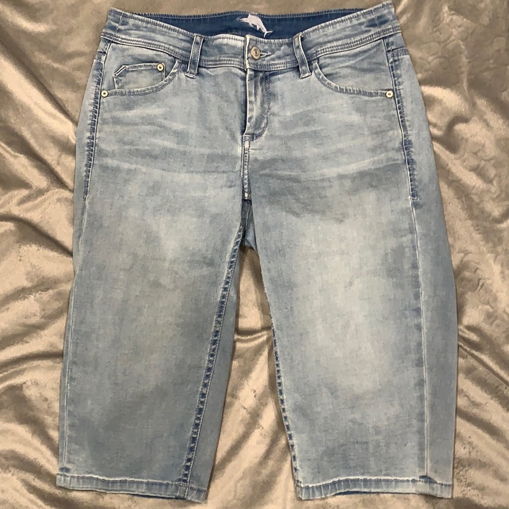 Tommy Bahama size 4 capris
